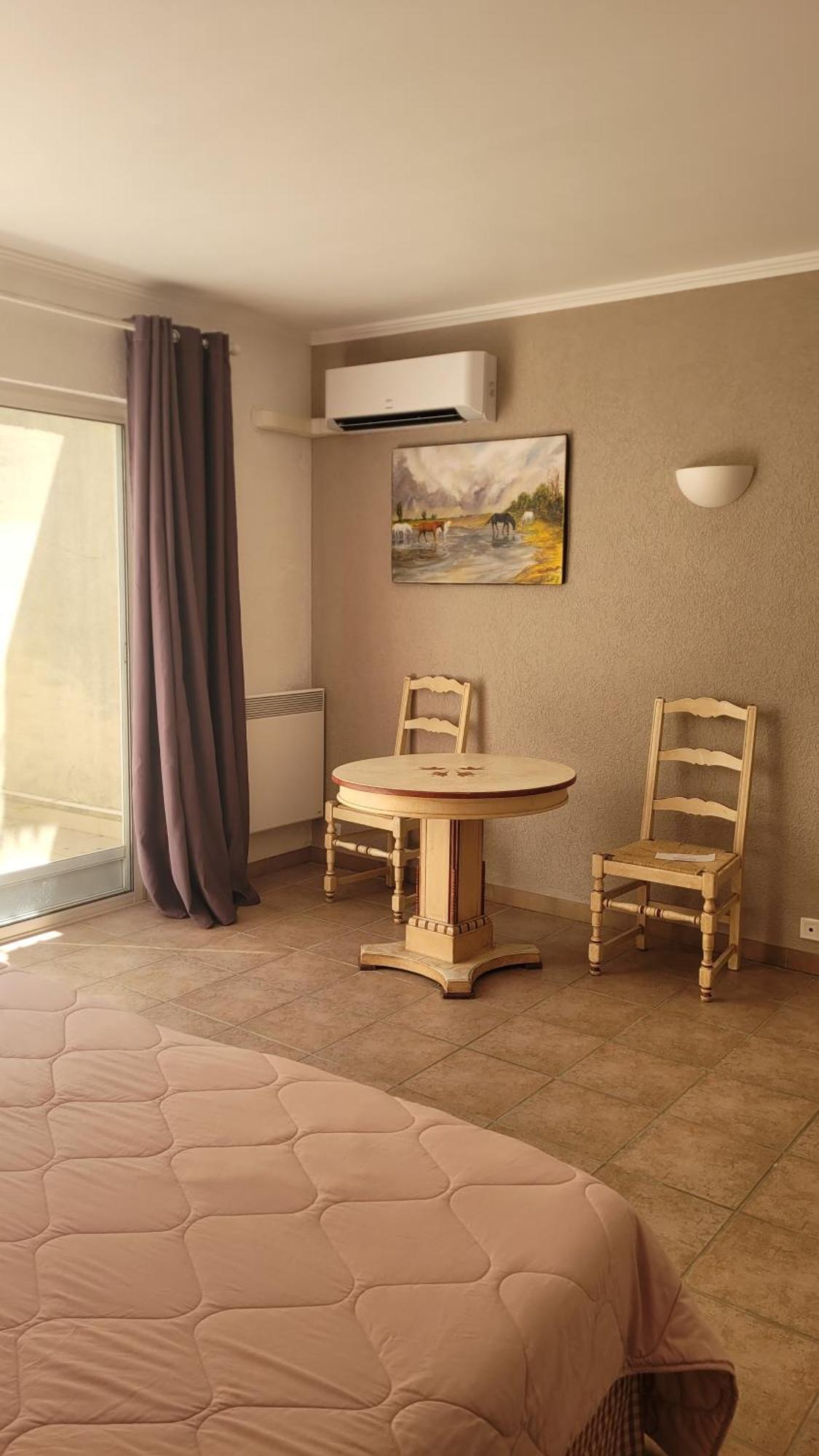 Mas Du Grand Peloux Hotel Пор-Сен-Луи-дю-Рон Екстериор снимка
