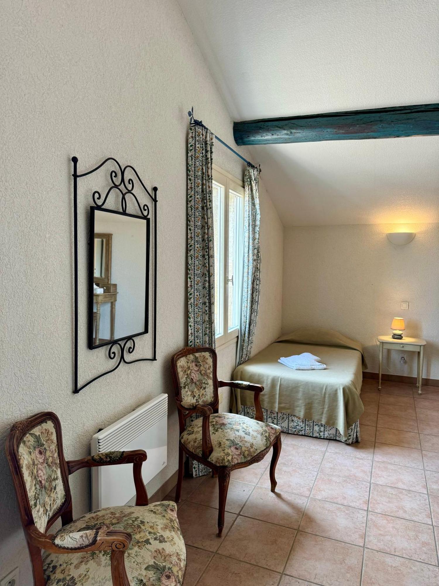 Mas Du Grand Peloux Hotel Пор-Сен-Луи-дю-Рон Екстериор снимка